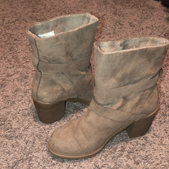 Cute booties! - Picture 1 of 1